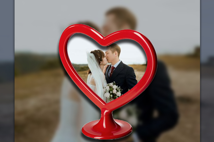 Red heart photo frame
